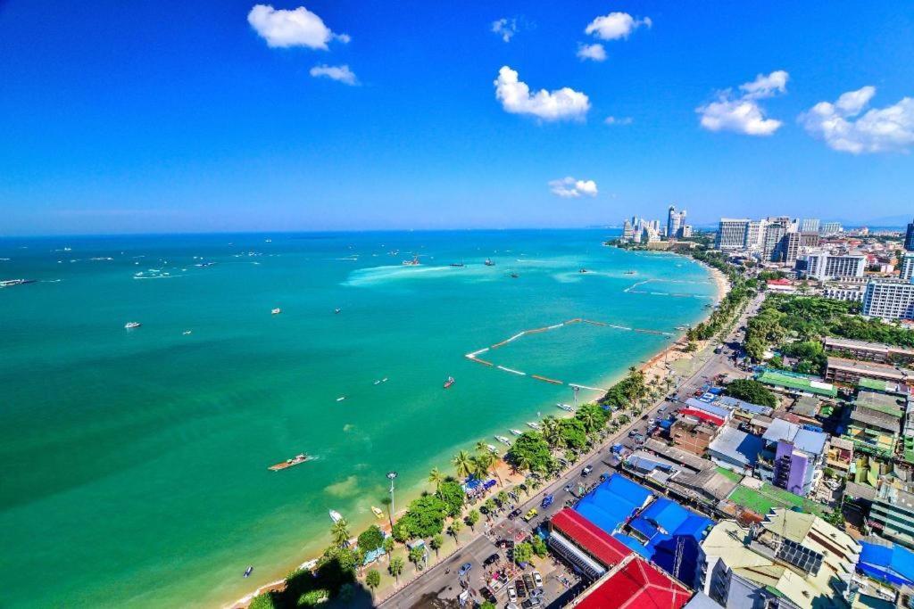 Oyo 75327 Diyana Residence Pattaya Buitenkant foto