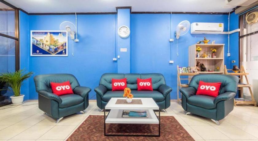 Oyo 75327 Diyana Residence Pattaya Buitenkant foto