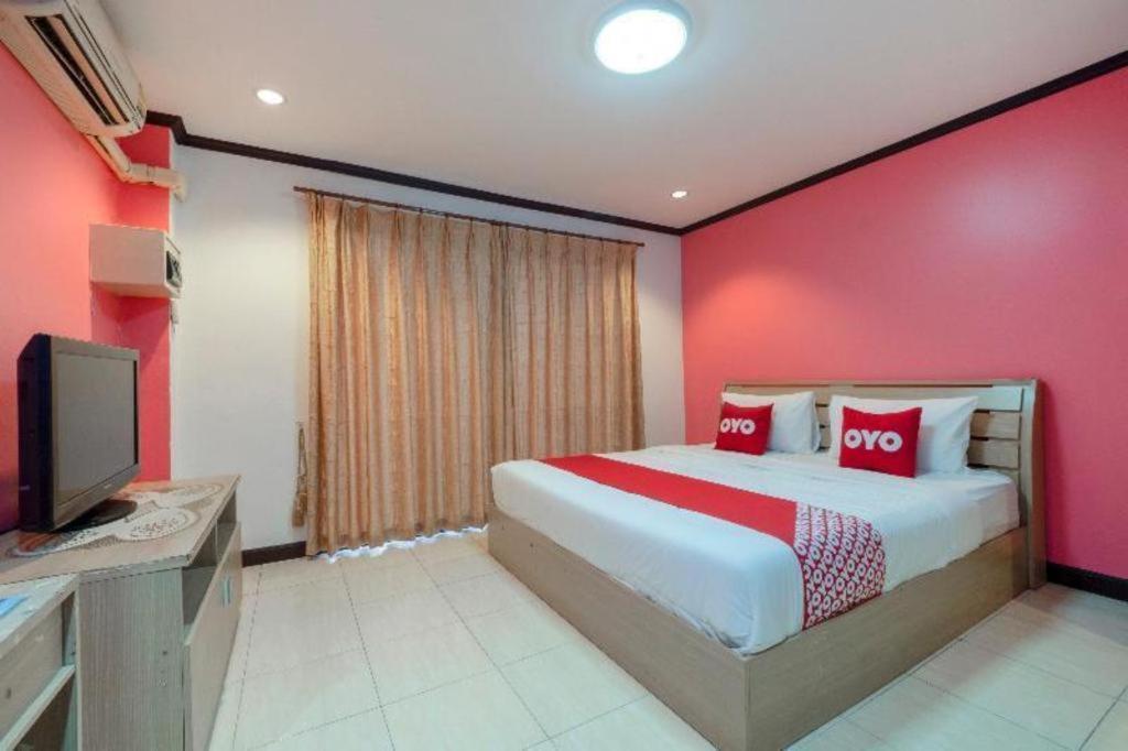 Oyo 75327 Diyana Residence Pattaya Buitenkant foto