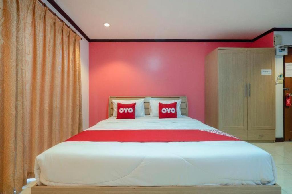 Oyo 75327 Diyana Residence Pattaya Buitenkant foto