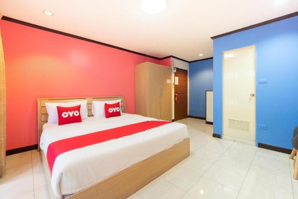 Oyo 75327 Diyana Residence Pattaya Buitenkant foto