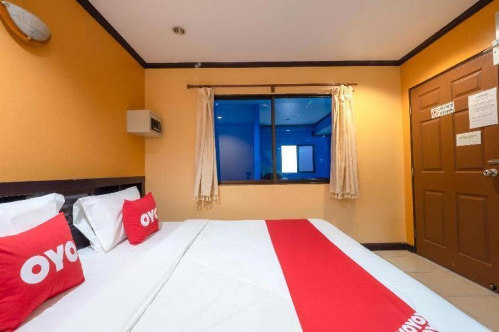 Oyo 75327 Diyana Residence Pattaya Buitenkant foto