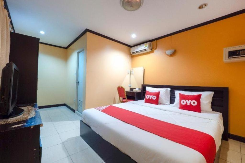Oyo 75327 Diyana Residence Pattaya Buitenkant foto