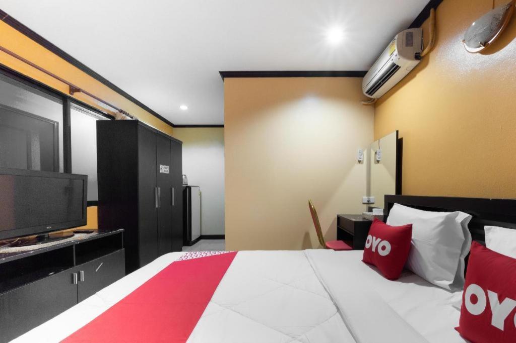 Oyo 75327 Diyana Residence Pattaya Buitenkant foto