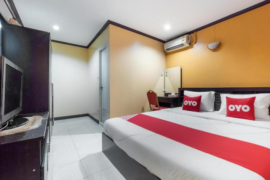 Oyo 75327 Diyana Residence Pattaya Buitenkant foto