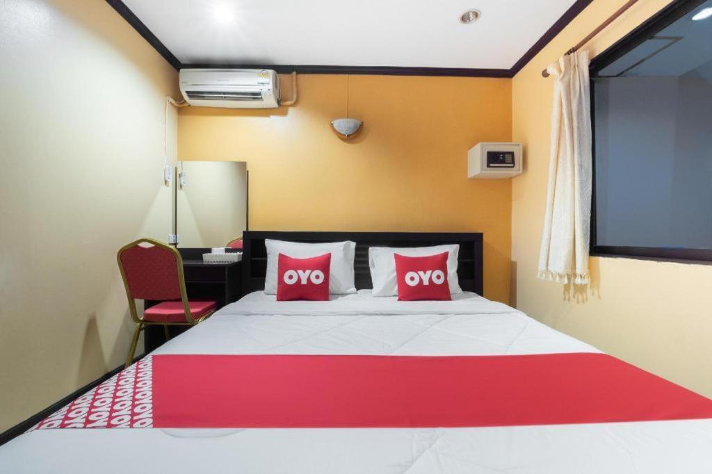 Oyo 75327 Diyana Residence Pattaya Buitenkant foto